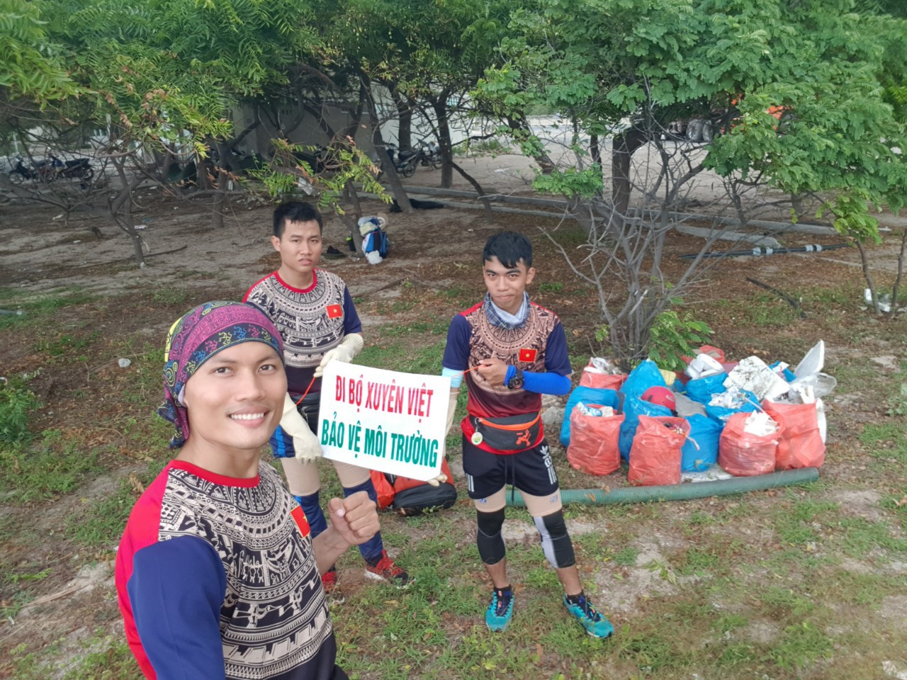 Người đàn ông bị tai nạn tử vong ở Quảng Bình: Nhóm đi bộ xuyên Việt nói gì?