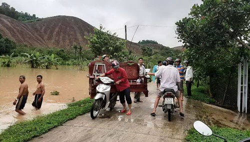 Tìm cách tháo ngòi "bom nước"
