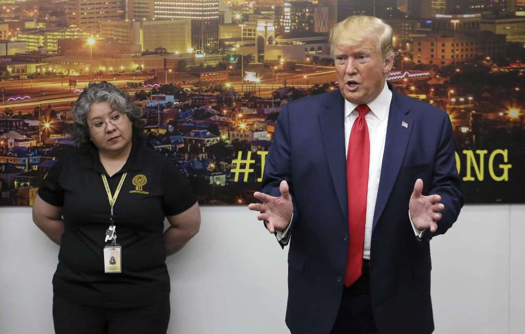 Hậu xả súng kinh hoàng, ông Donald Trump chịu nhiều sức ép