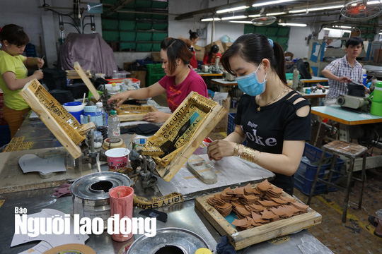 Kh&ocirc;ng n&ecirc;n nới rộng khung giờ l&agrave;m th&ecirc;m - Ảnh 2.