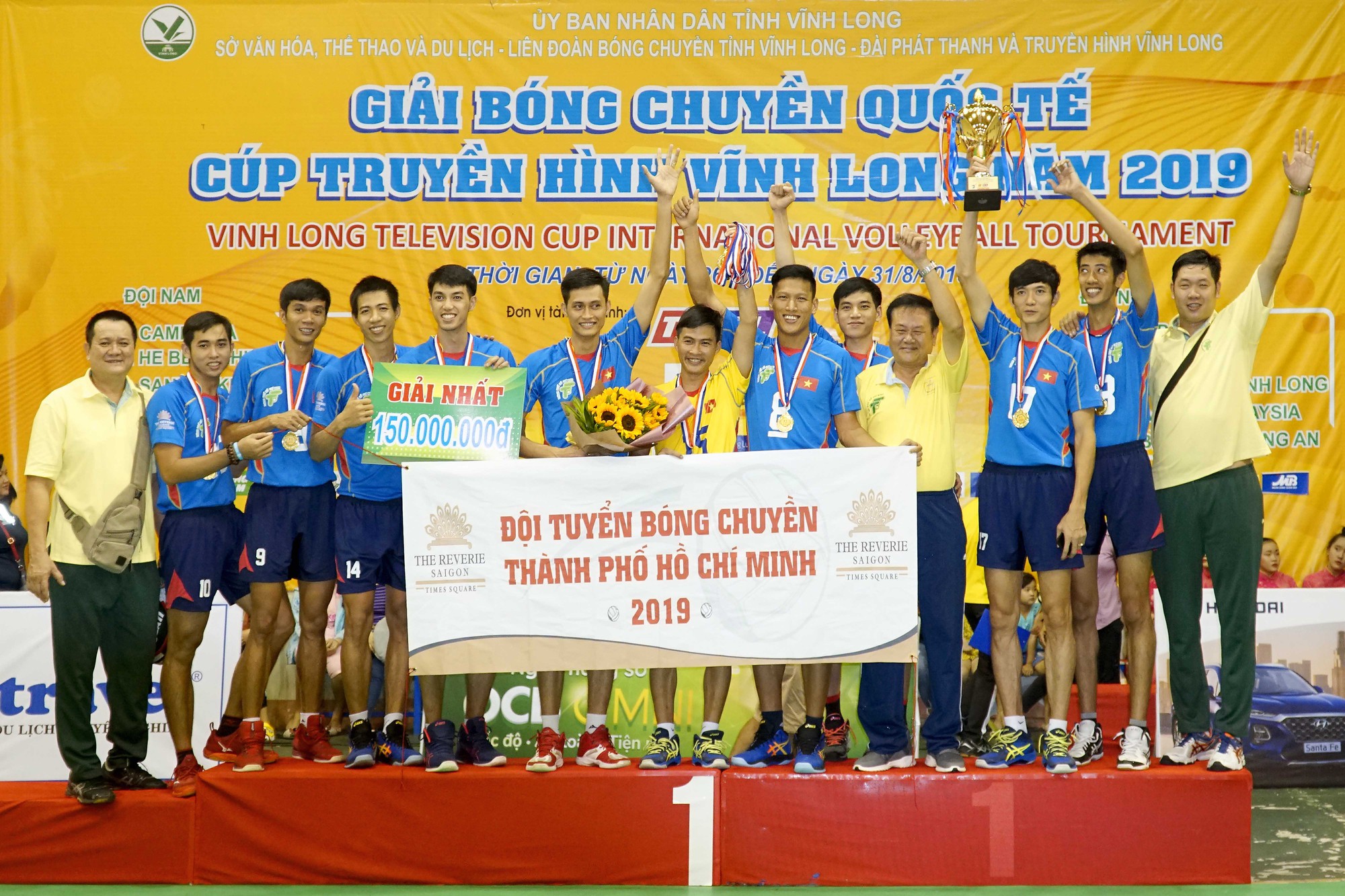 Nữ Truyền hình Vĩnh Long và nam TP HCM vô địch bóng chuyền quốc tế
