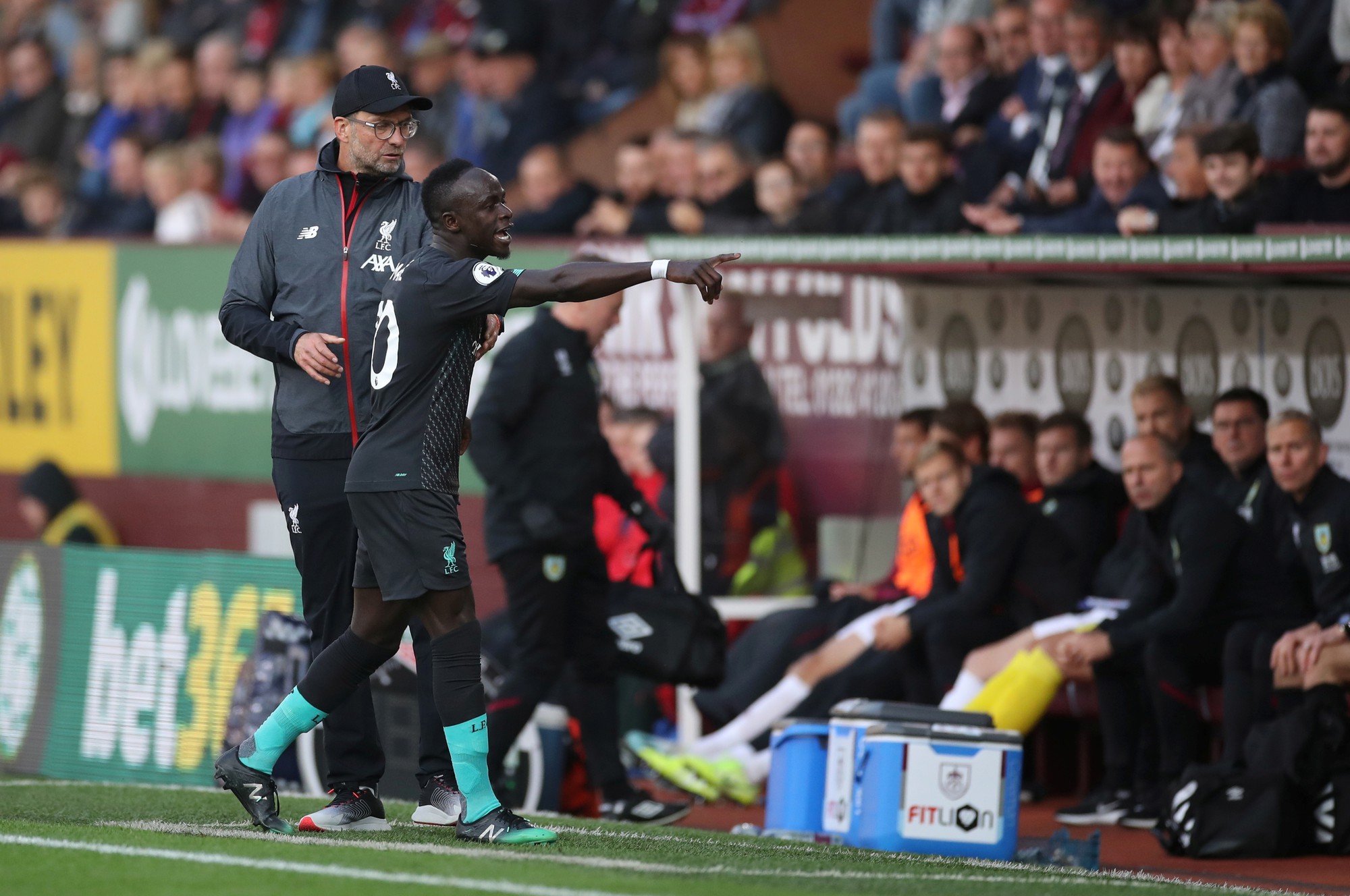 Liverpool có biến, giải Ngoại hạng Anh lên cơn sốt - Ảnh 3.