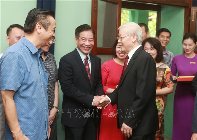 Tổng B&iacute; thư, Chủ tịch nước Nguyễn Ph&uacute; Trọng d&acirc;ng hương tưởng niệm Chủ tịch Hồ Ch&iacute; Minh - Ảnh 2.
