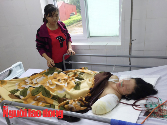 Chạy xe máy 130km đi dạy học, cô giáo bị tai nạn phải cắt lìa tay - Ảnh 1.