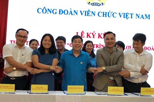 Ký thỏa thuận chăm lo cho đoàn viên