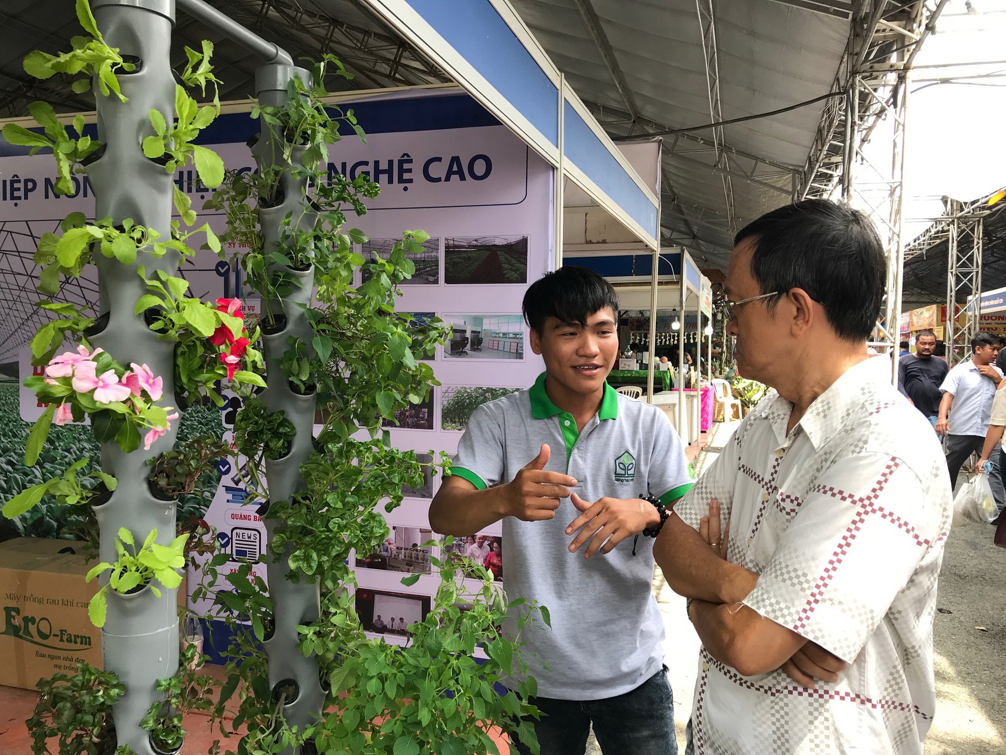 Nhiều rau sạch, c&aacute; cảnh độc lạ... tại chợ phi&ecirc;n n&ocirc;ng sản TP HCM - Ảnh 4.