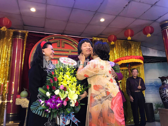 NSND Minh Vương tri &acirc;n đồng nghiệp trong ng&agrave;y giỗ Tổ s&acirc;n khấu - Ảnh 7.