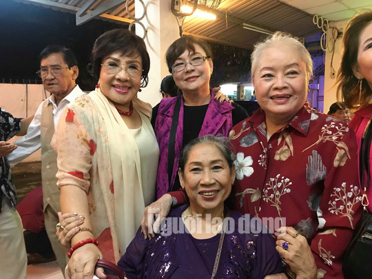 NSND Minh Vương tri &acirc;n đồng nghiệp trong ng&agrave;y giỗ Tổ s&acirc;n khấu - Ảnh 10.