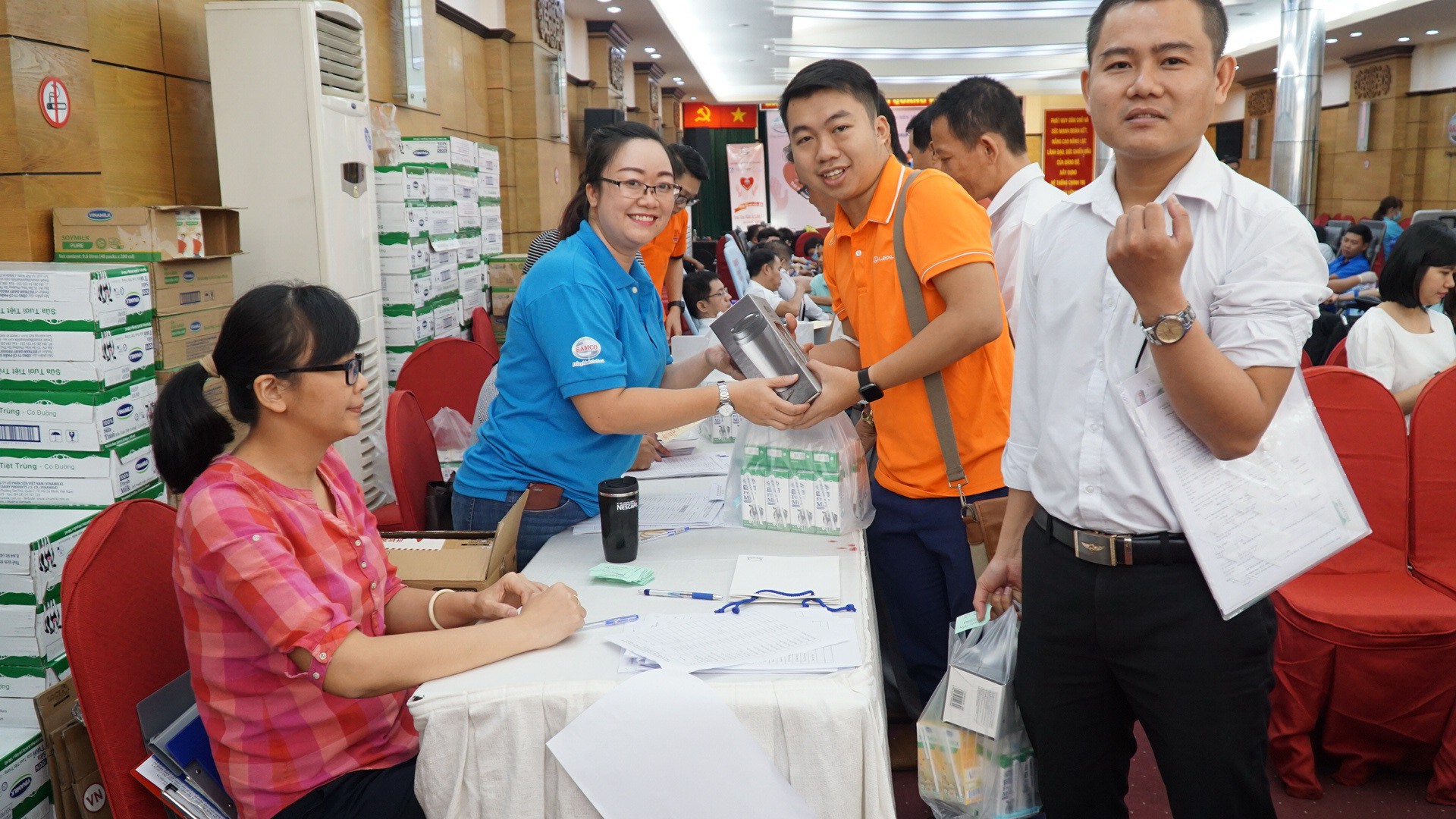 Ấm &aacute;p ng&agrave;y hội hiến m&aacute;u t&igrave;nh nguyện &ldquo;Tr&aacute;i tim nh&acirc;n &aacute;i&rdquo; - Ảnh 5.