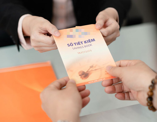 Ngân hàng siết chặt việc cho vay cầm cố sổ tiết kiệm