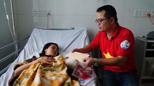 Xót xa gia cảnh cô giáo phải cắt cánh tay