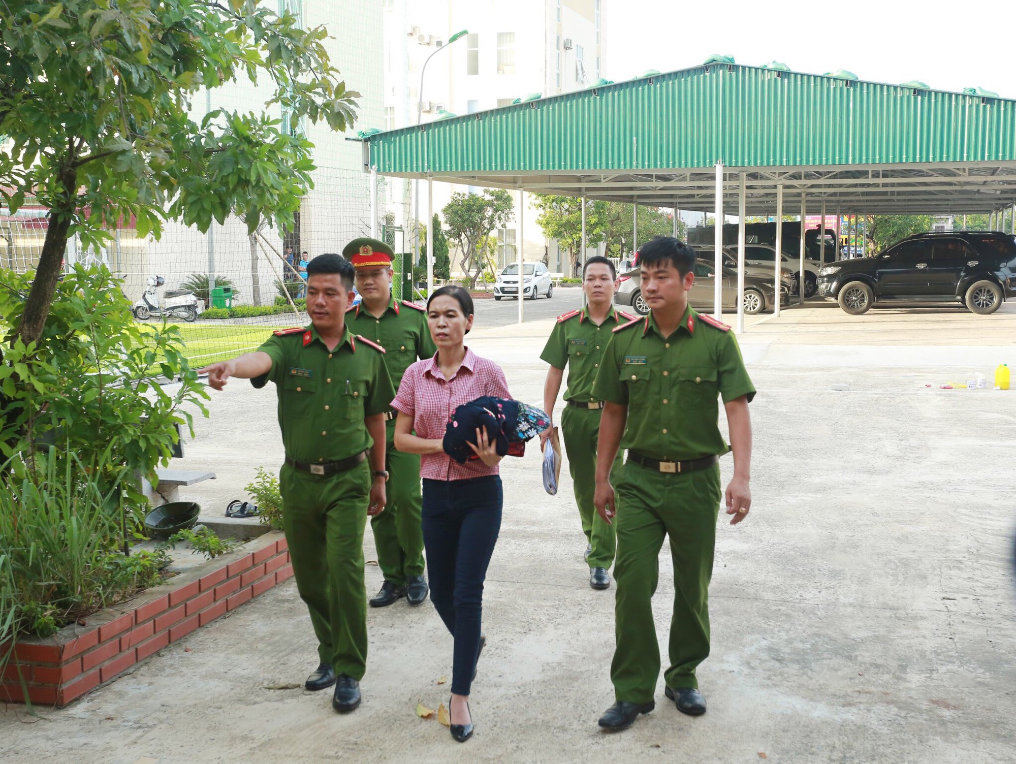 Cô giáo "nổ" chạy việc, lừa đảo hàng trăm triệu đồng