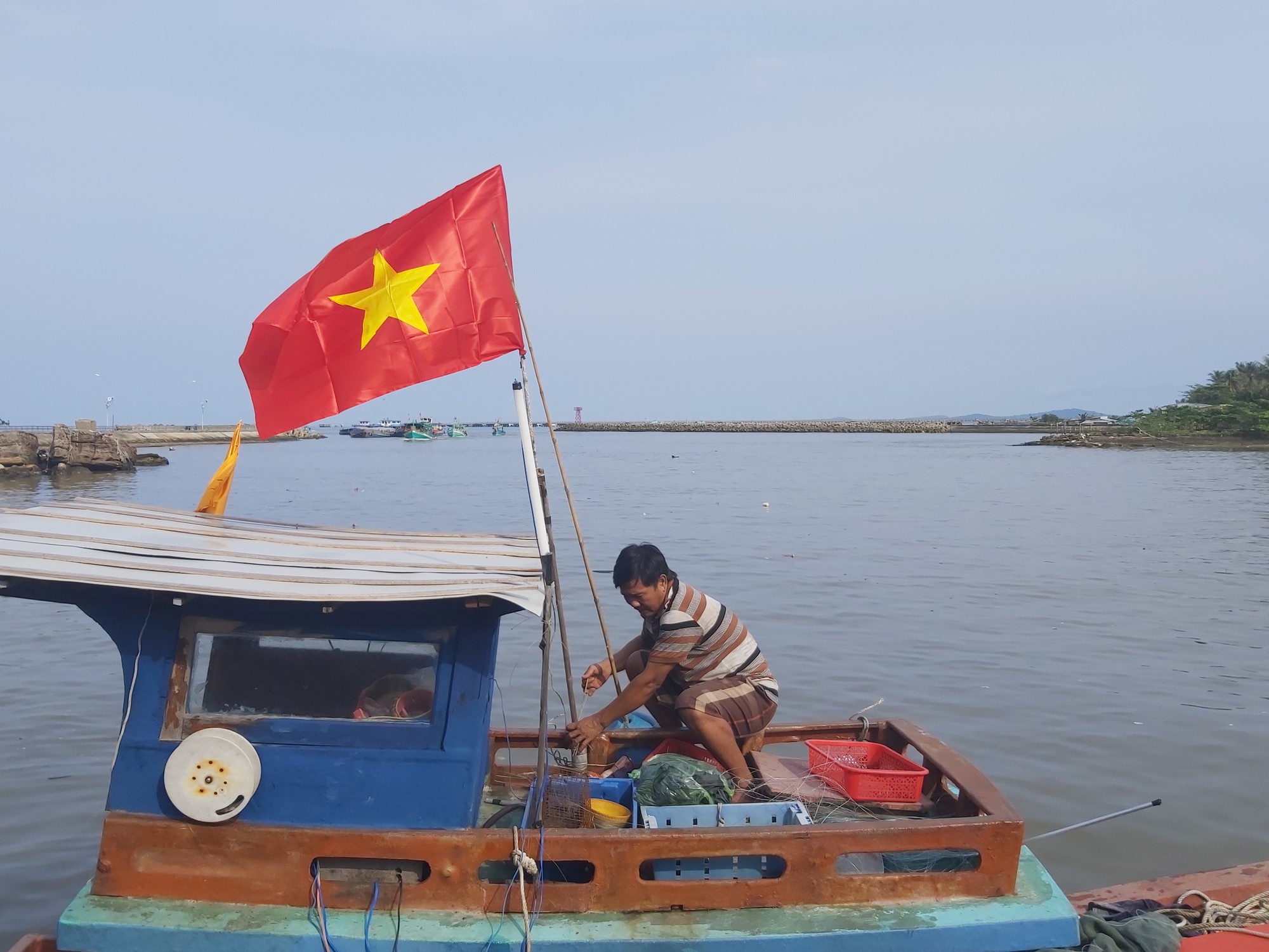 1.000 l&aacute; cờ Tổ quốc đến tay ngư d&acirc;n Ph&uacute; Quốc - Ảnh 6.