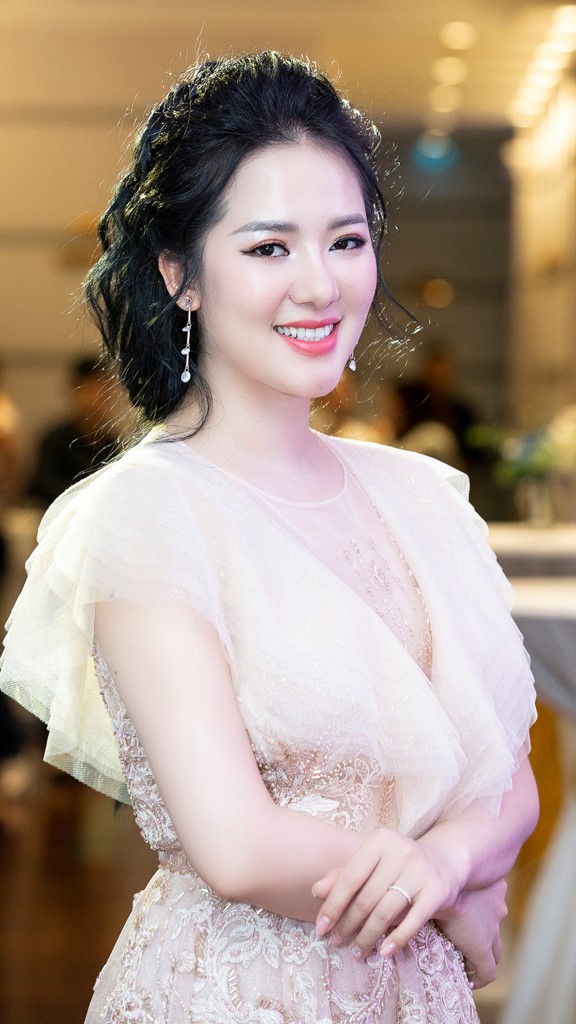 Sao Mai Phạm Thuỳ Dung v&agrave;o m&ugrave;a Trăng h&aacute;t - Ảnh 1.