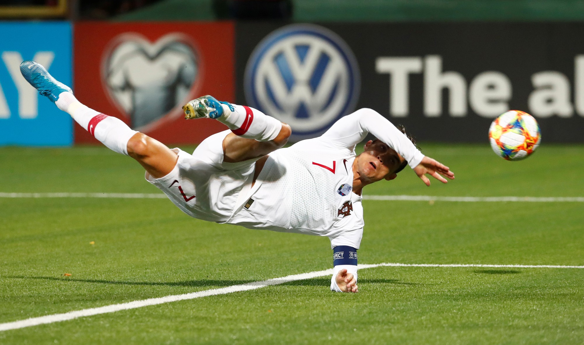 Ronaldo lập c&uacute; poker, Bồ Đ&agrave;o Nha v&ugrave;i dập chủ nh&agrave; Lithuania - Ảnh 4.