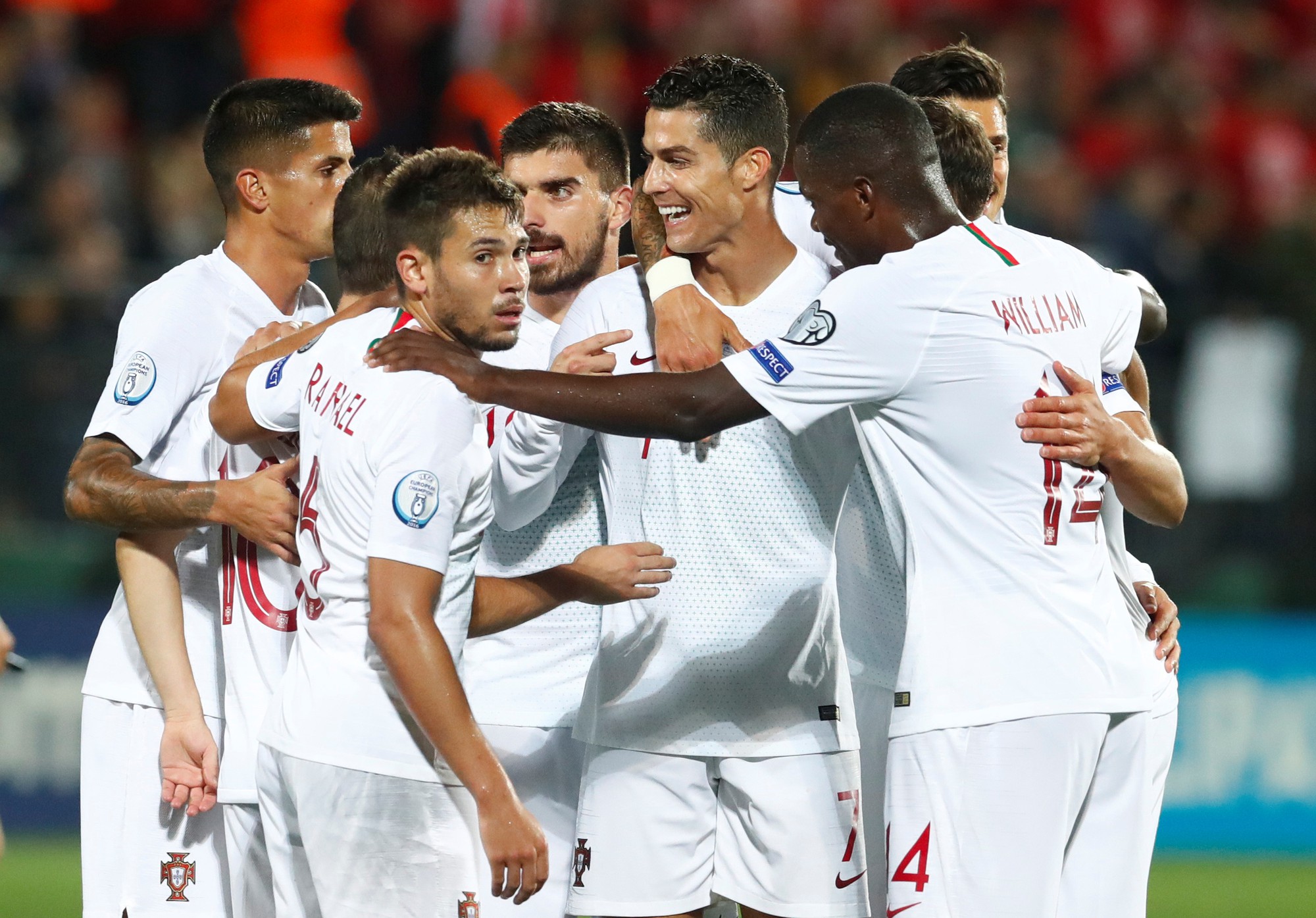 Ronaldo lập c&uacute; poker, Bồ Đ&agrave;o Nha v&ugrave;i dập chủ nh&agrave; Lithuania - Ảnh 5.