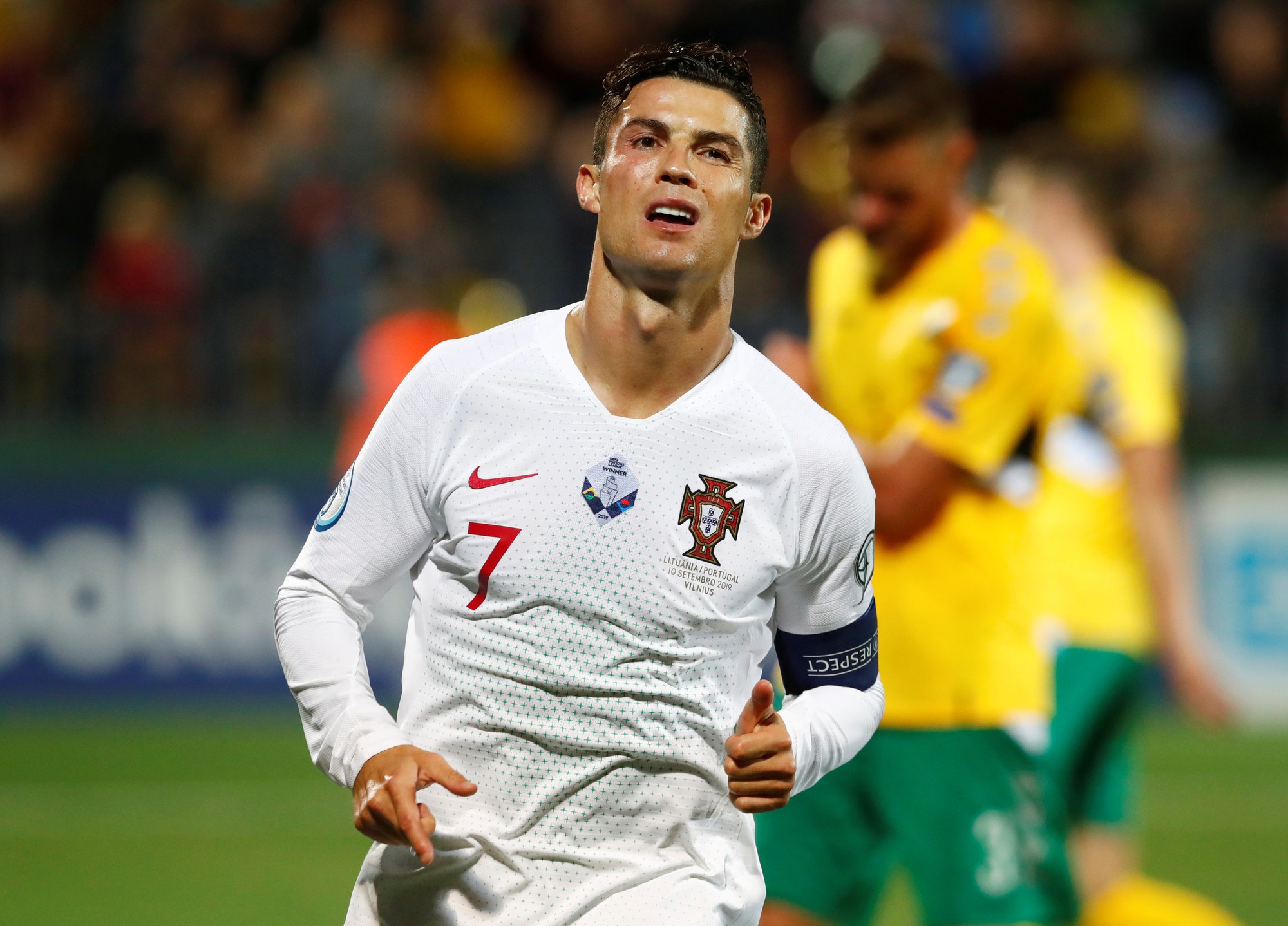 Ronaldo lập cú poker, Bồ Đào Nha vùi dập chủ nhà Lithuania