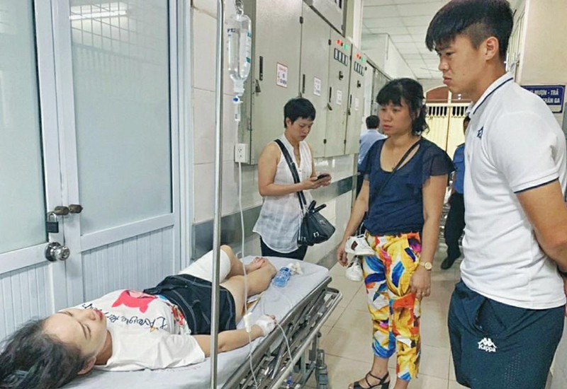 Công an truy tìm thủ phạm bắn pháo sáng làm nữ CĐV trọng thương trên sân Hàng Đẫy