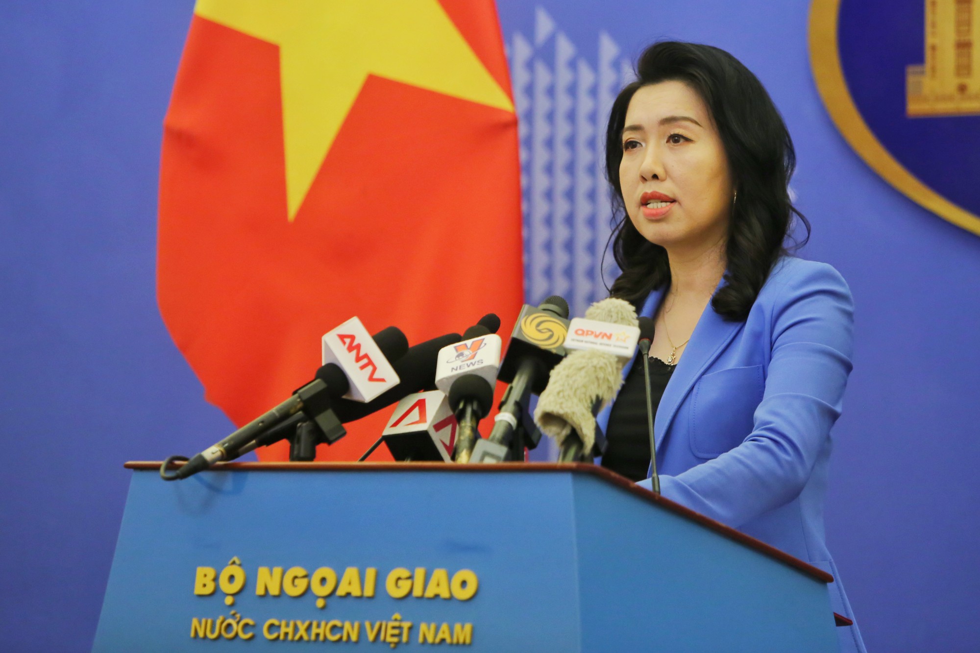 Việt Nam l&ecirc;n tiếng việc t&agrave;u s&acirc;n bay Anh sẽ v&agrave;o Biển Đ&ocirc;ng - Ảnh 1.