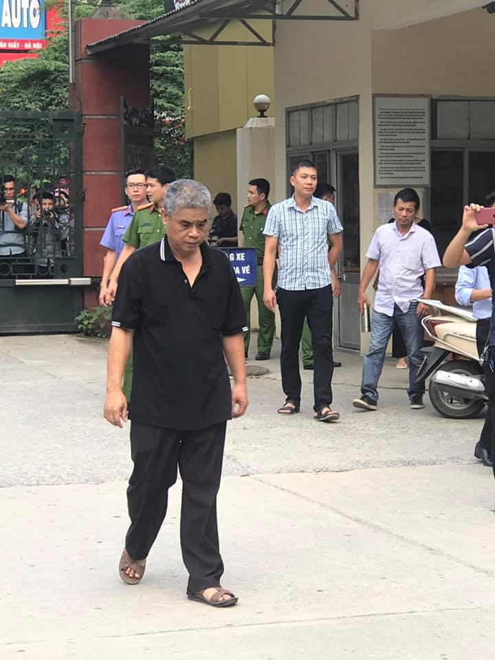 Tài xế Doãn Quý Phiến thực hiện lại tình tiết vụ học sinh tử vong trên xe đưa đón Trường Gateway - Ảnh 2.