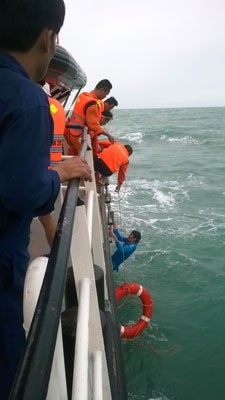 Những chiến binh cứu nạn biển xa - Ảnh 2.