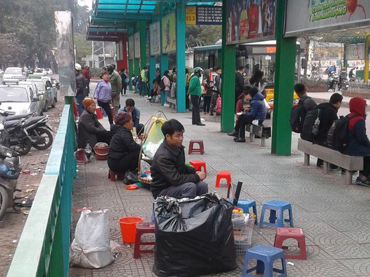 Đề xuất cấm uống rượu, bia ở nhà chờ xe buýt, trạm dừng nghỉ, trong công viên
