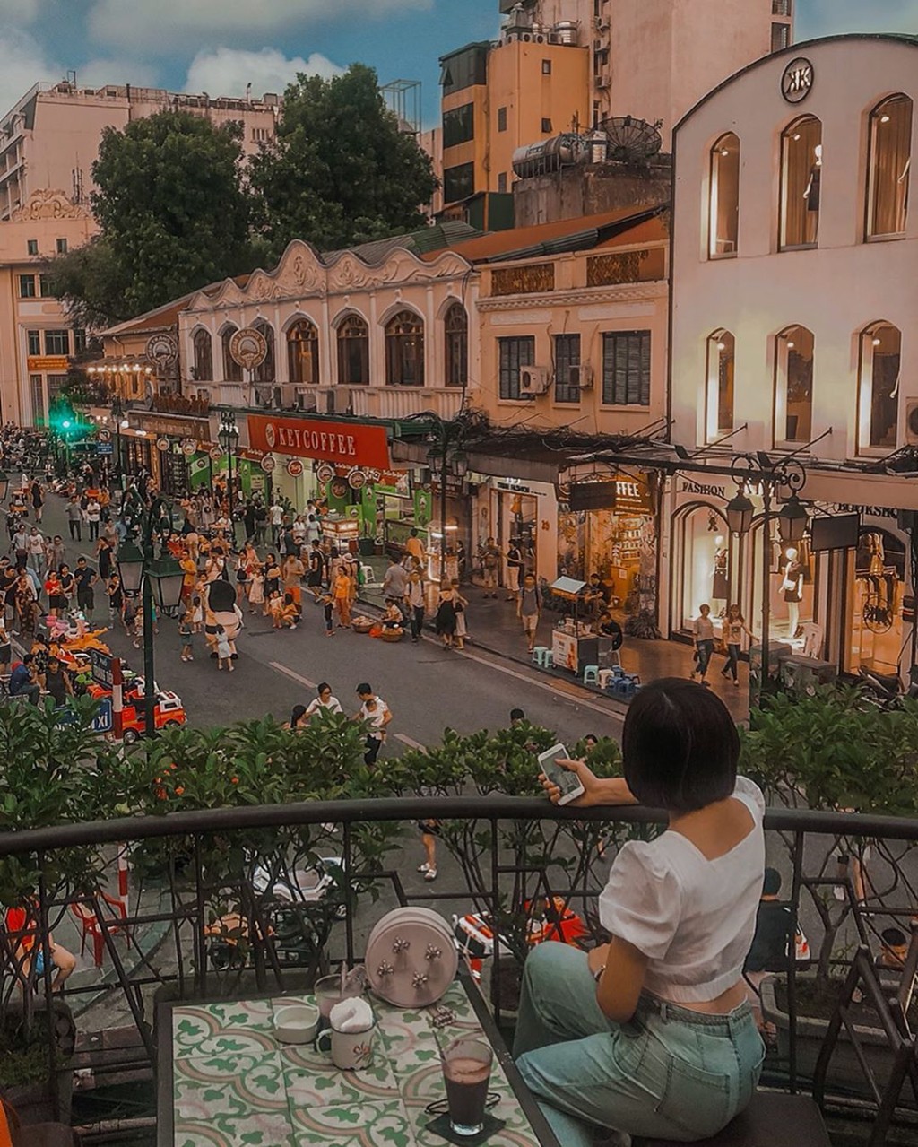 Trung thu gh&eacute; 5 qu&aacute;n c&agrave; ph&ecirc; trang tr&iacute; tr&agrave;n kh&ocirc;ng kh&iacute; trăng rằm - Ảnh 20.