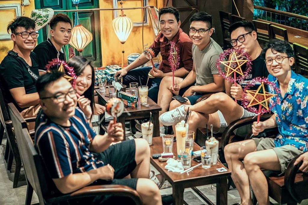 Trung thu gh&eacute; 5 qu&aacute;n c&agrave; ph&ecirc; trang tr&iacute; tr&agrave;n kh&ocirc;ng kh&iacute; trăng rằm - Ảnh 4.