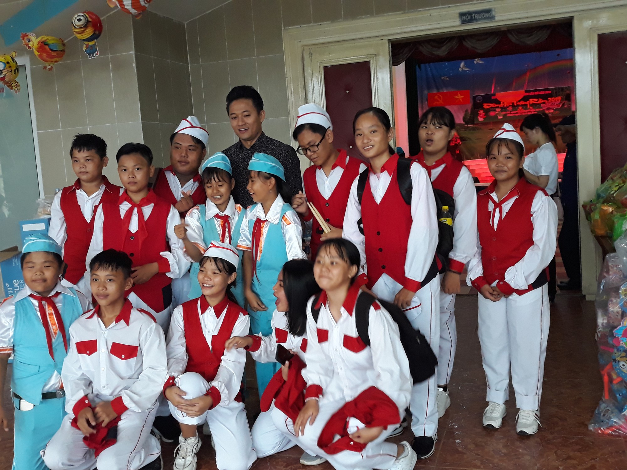 Quý Bình, Hạnh Thúy... hết lòng vì trẻ em! - Ảnh 6.