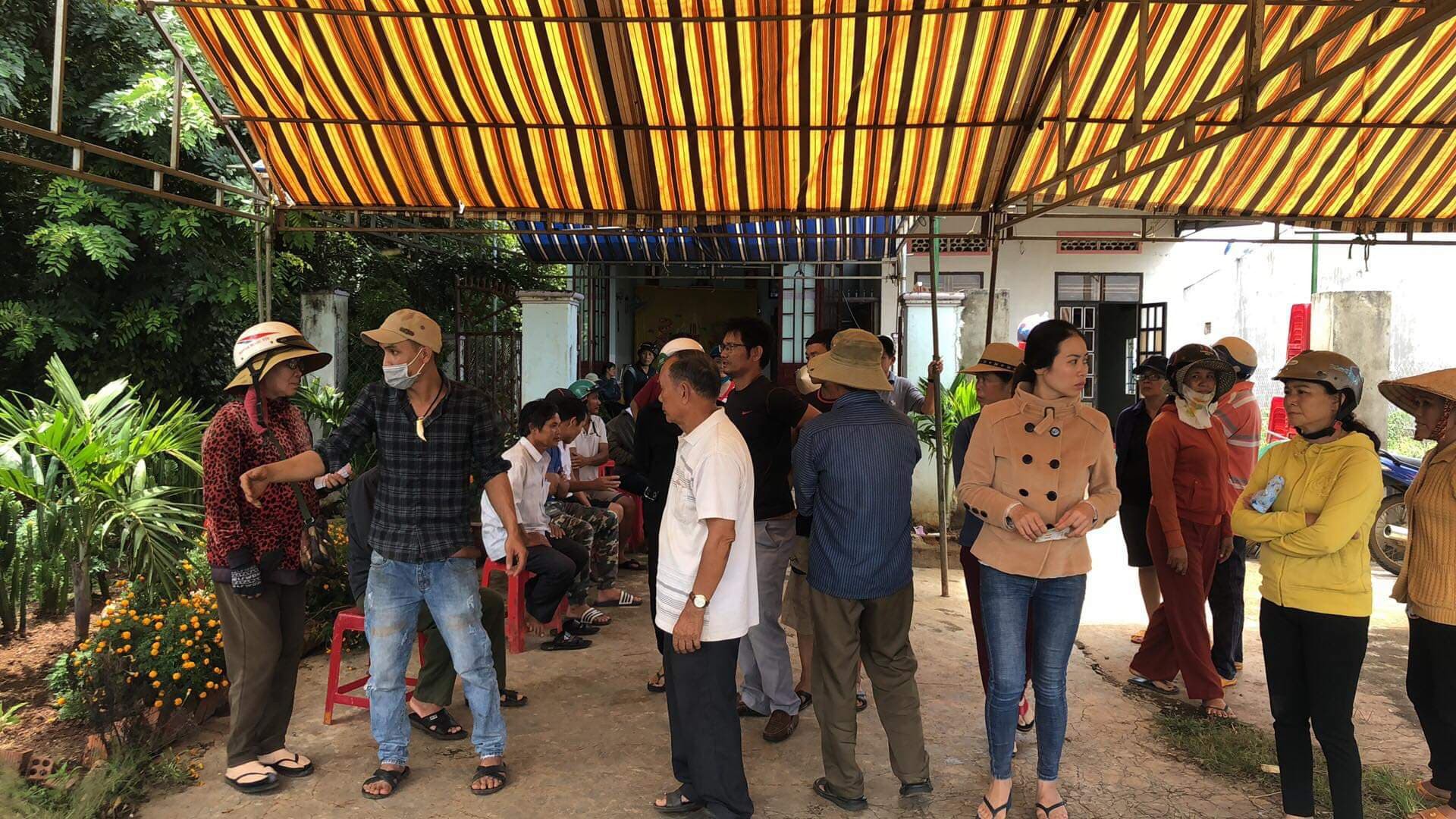 Mẹ tá hỏa phát hiện vợ chồng con trai tử vong trong nhà
