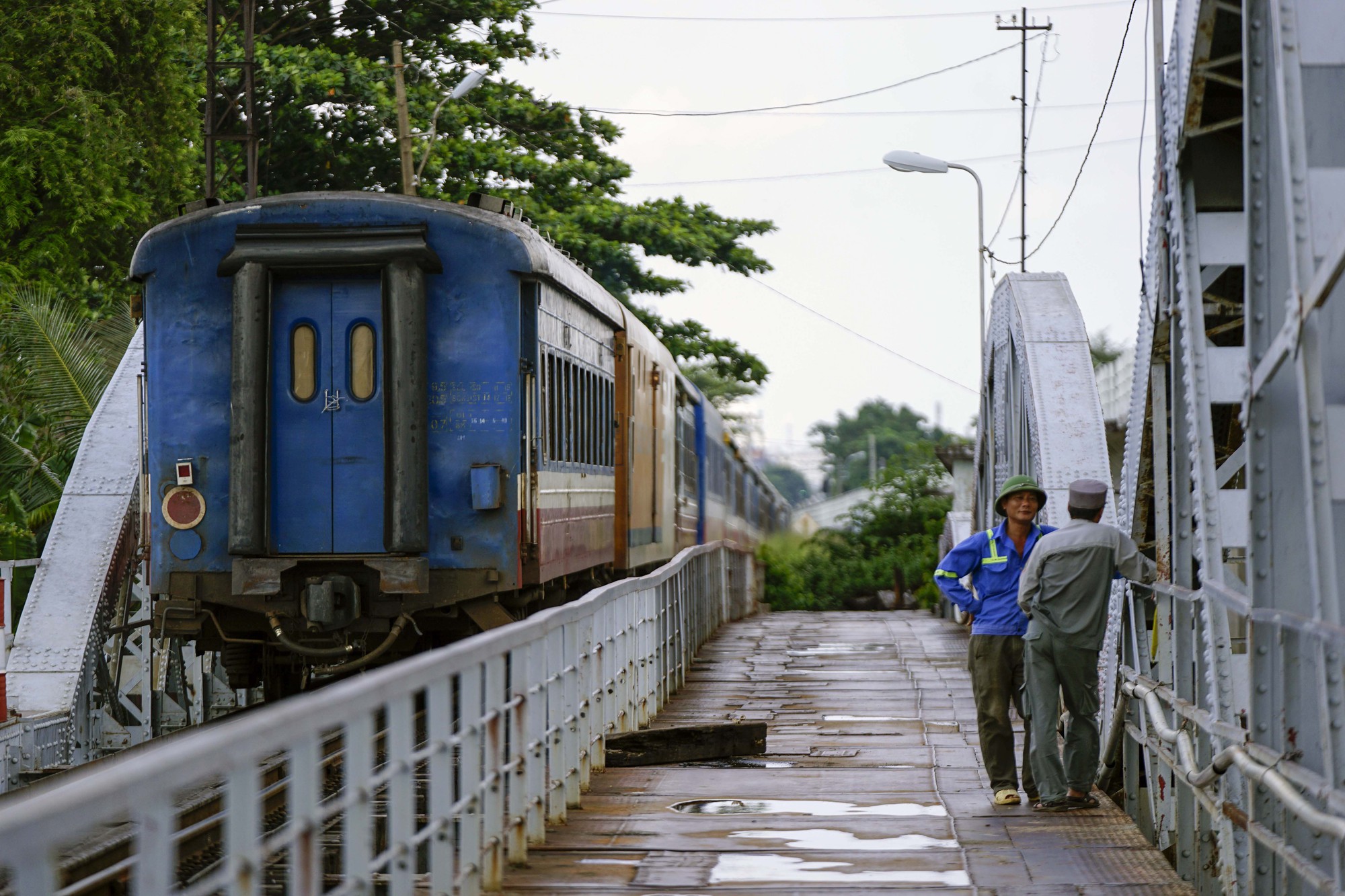 Cầu sắt Bình Lợi đón chuyến tàu cuối cùng trước ngày tháo dỡ