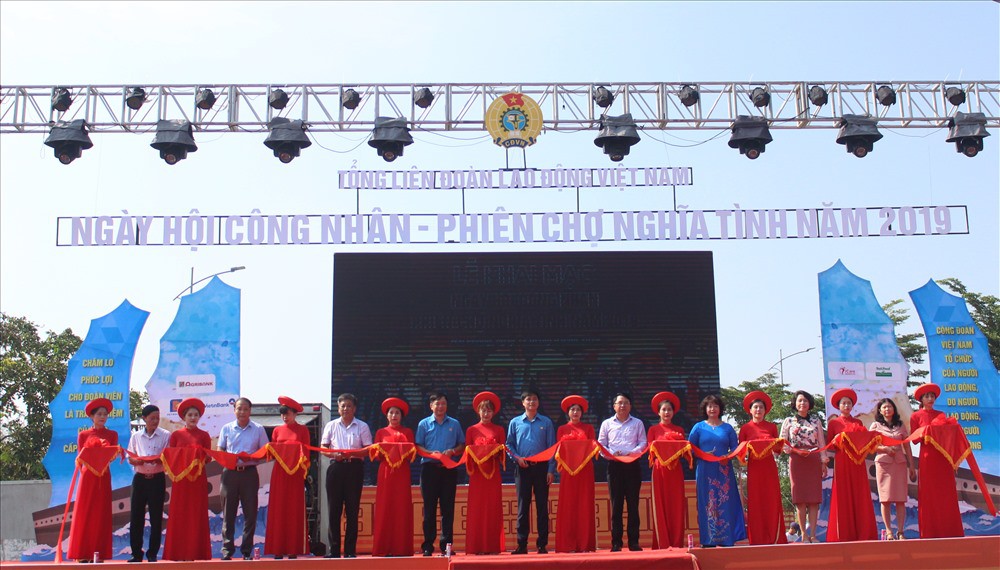 Khai mạc Ngày hội công nhân – Phiên chợ nghĩa tình năm 2019 tại Hải Phòng - Ảnh 1.