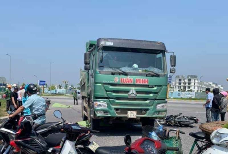 Xe "hổ vồ" tông, cán chết 2 người đi xe máy