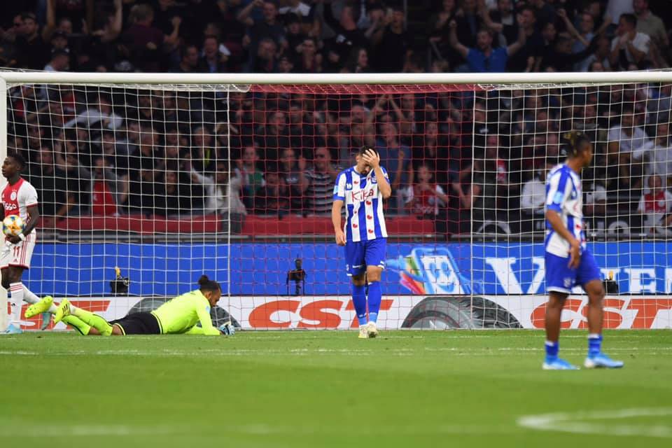 Heerenveen thảm bại trước Ajax, người h&acirc;m mộ Việt Nam gọi t&ecirc;n Đo&agrave;n Văn Hậu  - Ảnh 2.