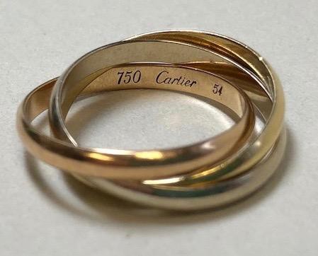 Khách Nhật bỏ quên nhẫn vàng hiệu Cartier Trinity tại sân bay Nội Bài