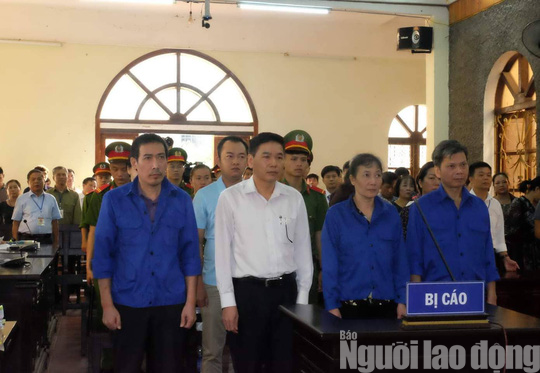 Hoãn phiên tòa xử 8 bị cáo vụ gian lận điểm thi Sơn La