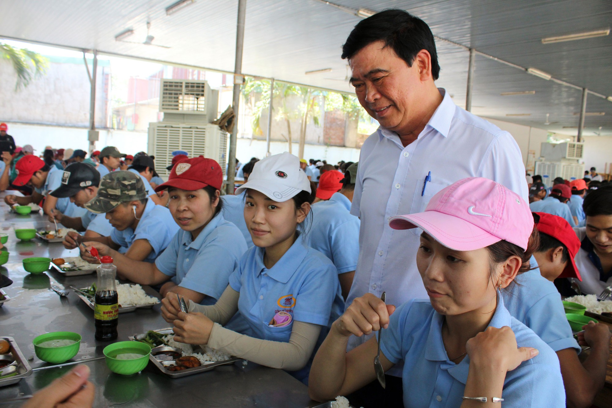 Giúp công nhân có bữa ăn ngon