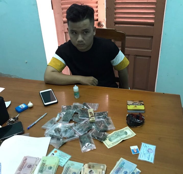 2 sinh viên mua bán gần 1,5 kg cần sa, vận chuyển bằng đường bưu điện