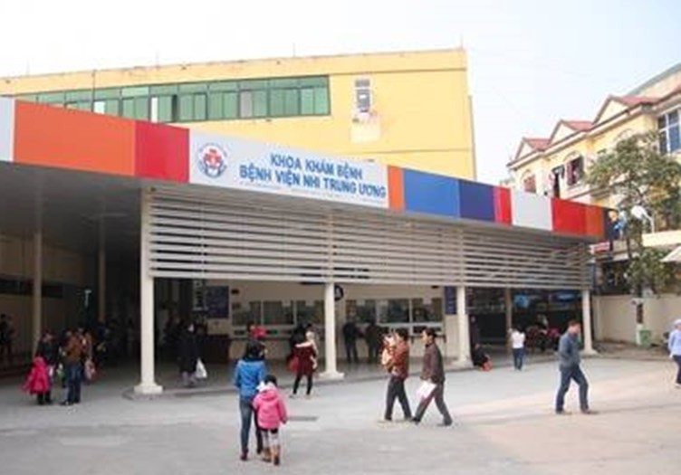 Sức khoẻ b&eacute; trai 3 tuổi bị bỏ qu&ecirc;n tr&ecirc;n xe trường mầm non đ&atilde; ổn định - Ảnh 1.