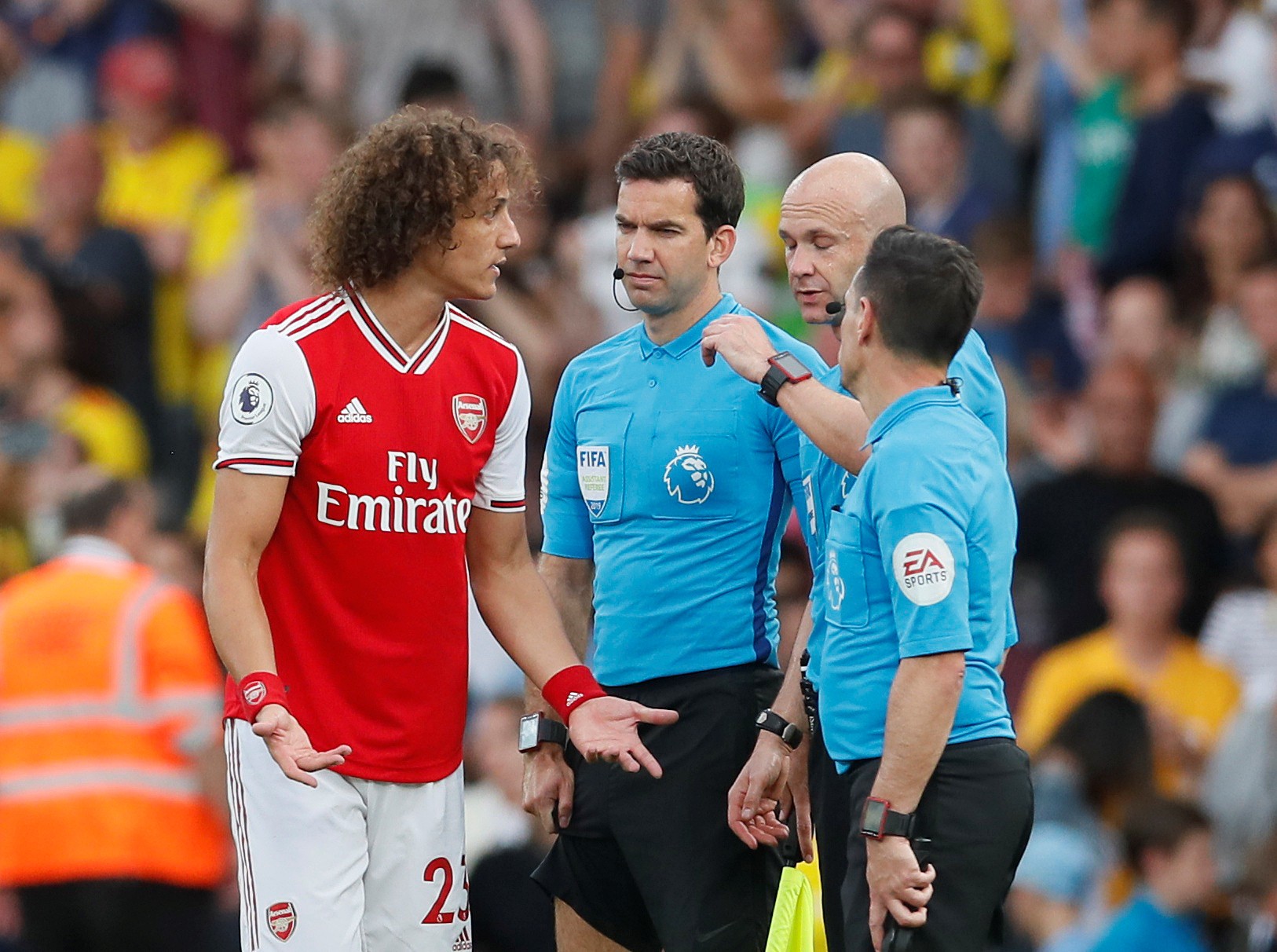 Ngỡ ng&agrave;ng h&agrave;ng thủ, Arsenal nhận quả đắng tại Vicarage Road - Ảnh 6.