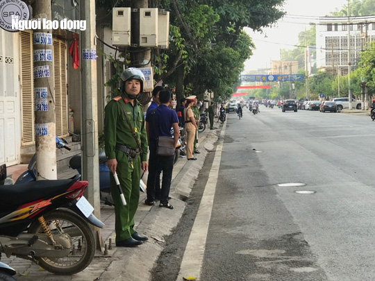 Hoãn phiên tòa xử 8 bị cáo vụ gian lận điểm thi Sơn La - Ảnh 13.