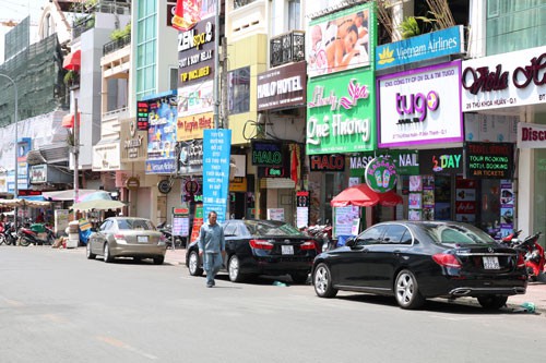 TÁI DIỄN THẤT THU PHÍ ĐẬU ÔTÔ: Không để chậm khắc phục khi đã thấy rõ bất cập