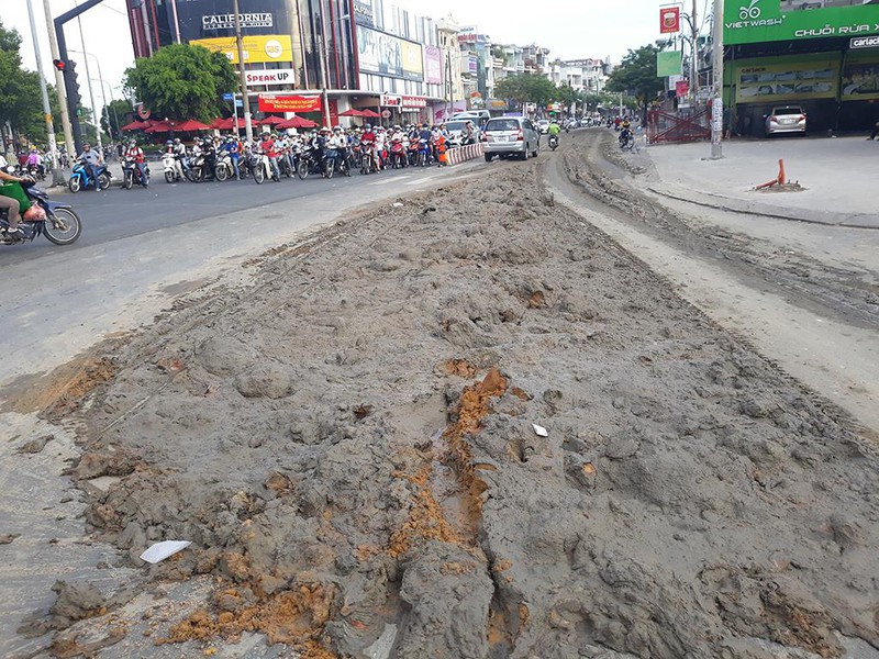 TP HCM: Tăng tần suất vệ sinh mặt đường, cầu lên 1-2 lần mỗi ngày