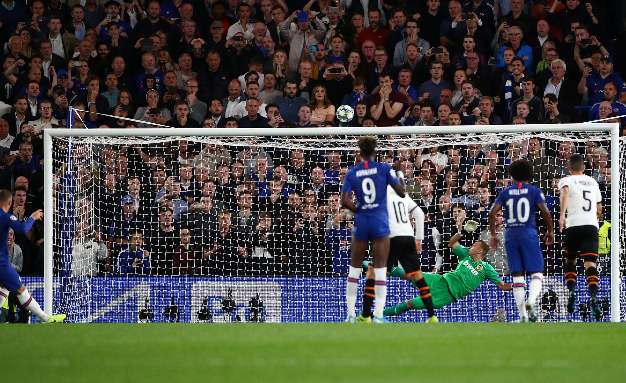 HLV Lampard: Cầu thủ Chelsea kh&ocirc;ng hề bất ổn sau trận thua Valencia - Ảnh 2.