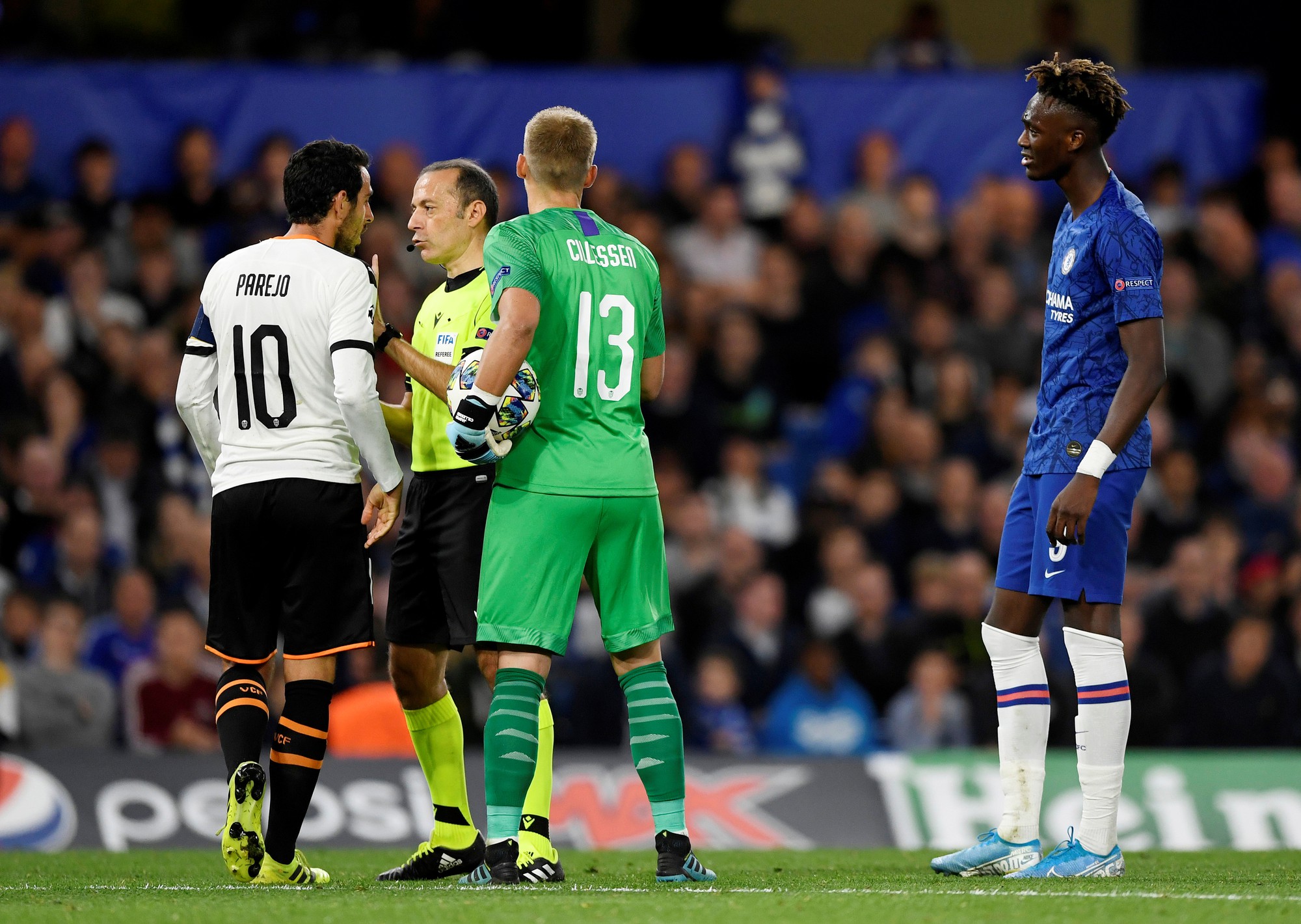 HLV Lampard: Cầu thủ Chelsea kh&ocirc;ng hề bất ổn sau trận thua Valencia - Ảnh 4.