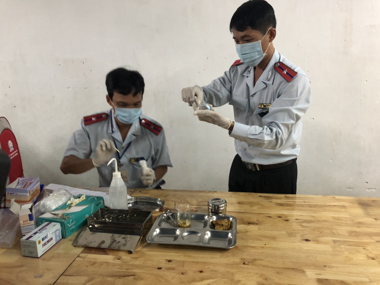 Kiểm tra vệ sinh  an toàn thực phẩm các cơ sở cung cấp suất ăn cho công nhân