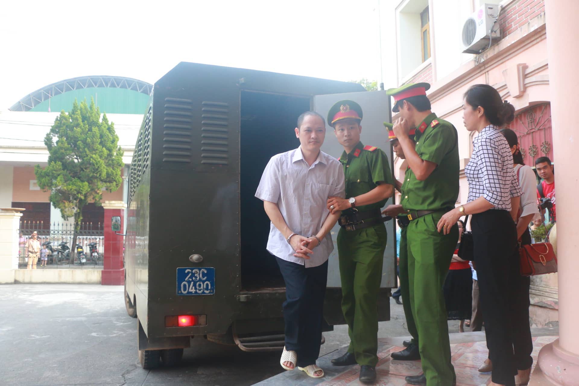 Ho&atilde;n phi&ecirc;n t&ograve;a xử vụ gian lận điểm thi ở H&agrave; Giang - Ảnh 7.