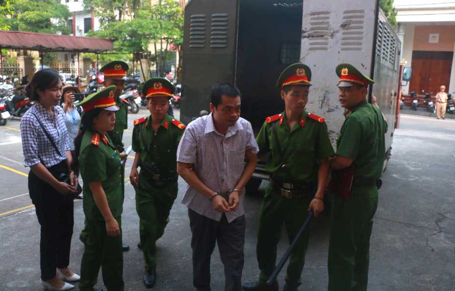 Ho&atilde;n phi&ecirc;n t&ograve;a xử vụ gian lận điểm thi ở H&agrave; Giang - Ảnh 10.