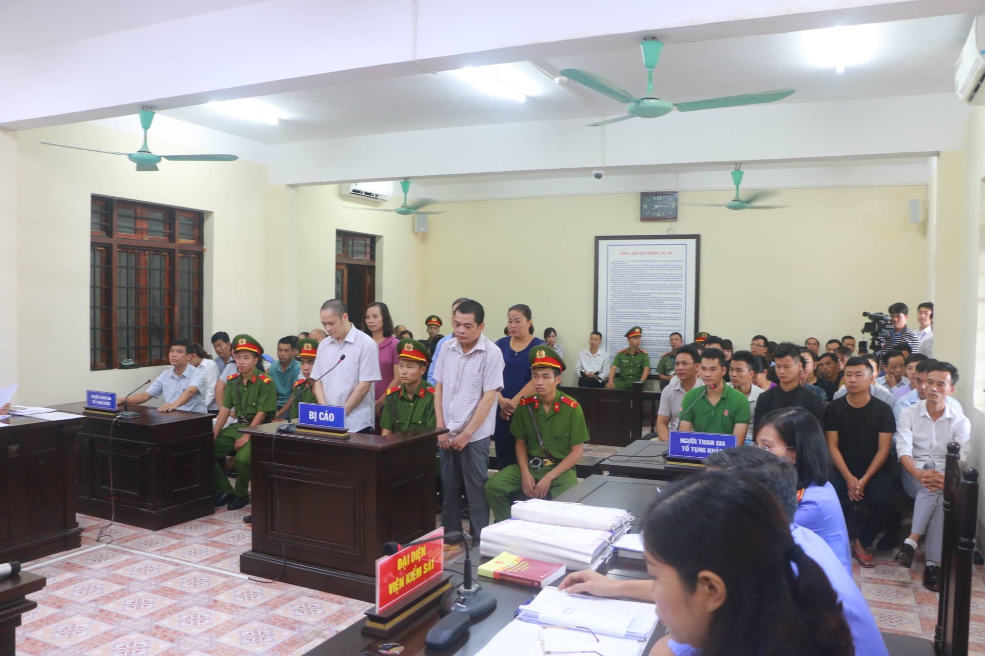 Ho&atilde;n phi&ecirc;n t&ograve;a xử vụ gian lận điểm thi ở H&agrave; Giang - Ảnh 16.