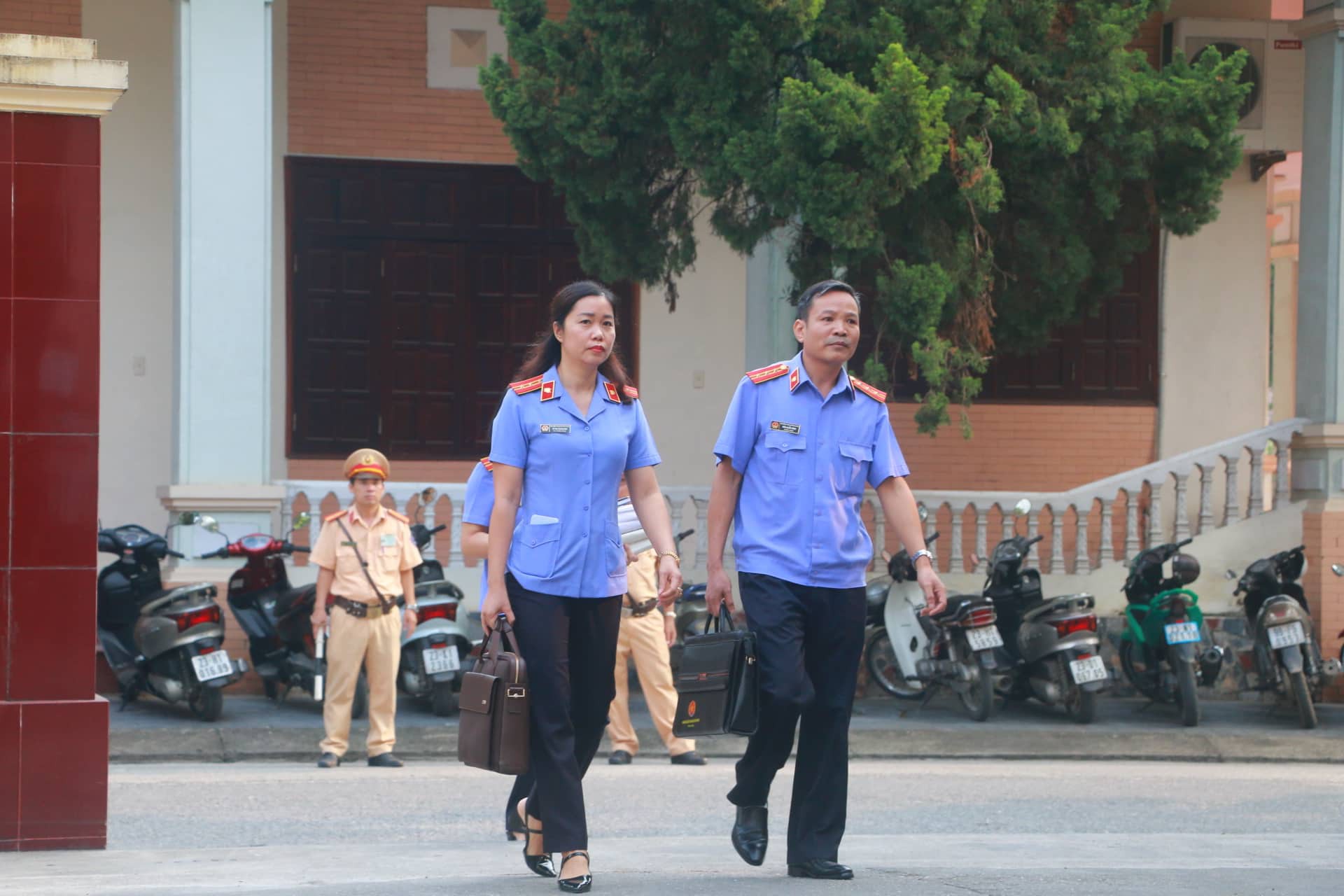 Ho&atilde;n phi&ecirc;n t&ograve;a xử vụ gian lận điểm thi ở H&agrave; Giang - Ảnh 12.